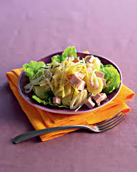 2 moyens (ou 3 échalotes) ciboulette : Recette Salade Alsacienne Au Vieux Comte Marie Claire
