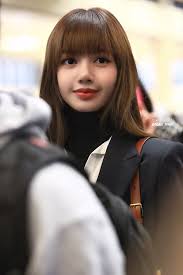 hình ảnh lão sư Lisa bay qua Trung Quốc để ghi hình cho Idol Producer 3  sáng nay < bấm vào hastag #infotraineeidolproducer3 để tìm pick > 📎Tham  gia group Thị tại