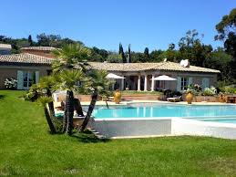 Location Villa Vue Mer Avec Piscine A Debordement Pour Tournages Ou Photos Pres De Saint Tropez Lieux Lieu A Louer Pour Tournage Dans Le Sud De La France