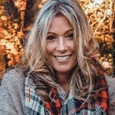 Nicole Lipinski's Instagram, Twitter & Facebook