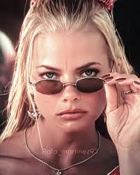 Lara Bower's Instagram, Twitter & Facebook