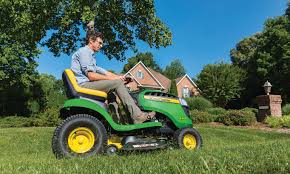When i first began to catch 'tractor fever' for real, i was attracted to the deere x700 series. John Deere Lawn Tractors 100 Vs X300 Vs X500 Vs X700 Series