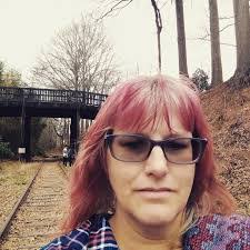 Lisa Crank's Instagram, Twitter & Facebook