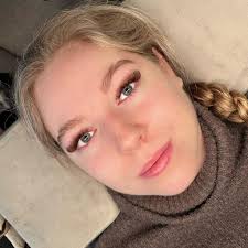 📍 Ringsted 📍 Skal du have vipper op til jul eller nytår? Jeg har stadig  nogle ledige tider tilbage 🎄❄️ Vipper kan laves både i sorte eller brune  🤎 Lashnlami på ig.