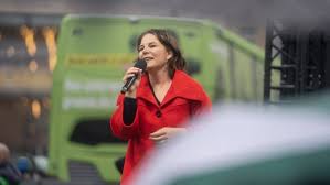 Apr 21, 2021 · baerbock is known for having strong ties to the grassroots but in november 2019, an opinion poll found that just 11 percent believed she would be a good chancellor candidate, in comparison with 42 percent for habeck. Ame2 Ymgzcux3m