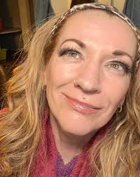 something I always noticed but wondered if I missed a scene... when David  and Stevie are planning the game night, does it look like they both have  green hair sitting outside? i