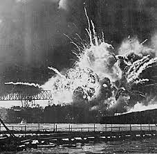 The story follows two lifelong friends and a beautiful nurse who are caught up in the horror of an infamous sunday morning in 1941. Pearl Harbor 1941 So Vernichteten Japans Flugzeuge Amerikas Flotte Welt