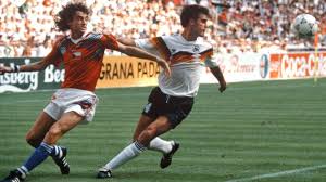 Der spielplan 2021 der deutschen fußball nationalmannschaft ist geprägt von der em 2021 endrunde und der wm 2022 qualifikation. Franz Beckenbauer Zweifelte Nie An Wm Sieg 1990 In Italien Es War Die Perfekteste Weltmeisterschaft Sportbuzzer De
