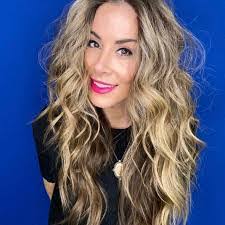 Ashley Ammann's Instagram, Twitter & Facebook