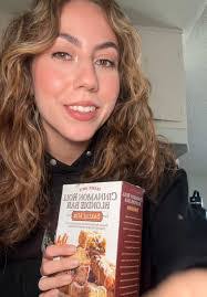 Mariana Bowman's Instagram, Twitter & Facebook