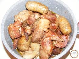 Pune capacul, fă focul încet și lasă să fiarbă friptura circa. Pin On Mancare