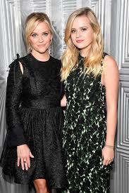 Reese has already started filming big little lies 2 on location in los angeles. Reese Witherspoon Tochter Ava Phillippe Beim Debutanten Ball Gala De