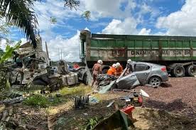 Ia menunjukkan peningkatan sebanyak 2.5% berbanding 274,556 bagi tempoh sama pada tahun lepas. Satu Maut Kemalangan Lima Kenderaan Di Jalan Tawau Kunak Sabah Post