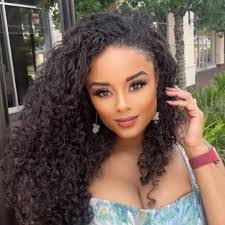 Diana Morelli's Instagram, Twitter & Facebook