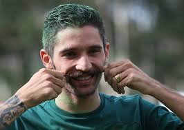 Tony carreira initially made a name for himself as an entertainer among portuguese immigrants. Tony Cumpre Promessa E Tem Barba Raspada Pelos Companheiros De America America Home