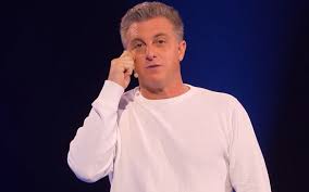 Luciano huck was born on september 3, 1971 in são paulo, são paulo, brazil. Luciano Huck Orders His Brother And Delivers A Gift To The Caldeirao Entertainment Prime Time Zone