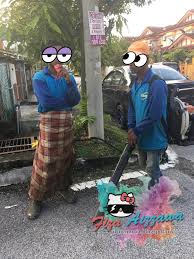 Pada waktu didorong masuk, nonok budhe sampai kempot. Cermin Keretaku Retak Beribu Ribu