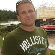 Scott Macneill's Instagram, Twitter & Facebook