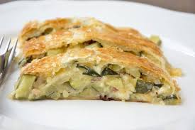Zucchinistrudel Mit Blatterteig Rezept Rezept Rezepte Blatterteig Rezepte Vegetarisches Essen