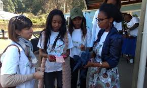 Scegliete e prenotate gli alberghi migliori in swaziland ai prezzi accessibili sul nostro sito web. Us Ambassador Joins In Pad Sewing Drive Campaign To Keep Girl Child In School U S Embassy In Eswatini