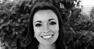 Sara Dickinson's Instagram, Twitter & Facebook