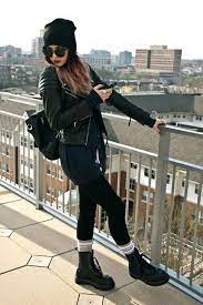 Se tiene la idea de que en invierno solemos vestir con outfits algo más aburridos y de colores fríos o neutros: Las Mejores Imagenes De Outfits Para Invierno 2019 Fashion Edgy Fashion Outfits Invierno
