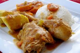 Mafe De Poulet Aux Patates Douces Et Bananes Plantain Kiyakuisine Banane Plantain Mafe Recette Mafe Poulet