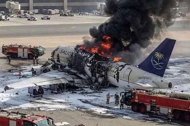 Trump advirtió que no olvidará el ataque de los hutíes que dejó 12 muertos en Riad y no descartó intervenir. 