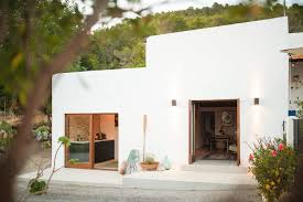 An Off The Grid Cottage Is Turned Into A Guesthouse Homify Mediterrane Hauser Finca Ibiza Hauswand