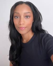 Gabrielle Hurst's Instagram, Twitter & Facebook