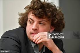 135 International Chess Grandmaster Takes Stock Photos, High-Res Pictures,  and Images