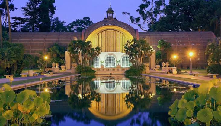 Balboa Park's Botanical Building and Lily Pond Go San Diego
