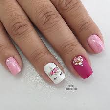Oficialmente es una cosa, y creemos que las uñas son el lugar así que saque la paleta de arco iris, los pasteles, los abrigos iridiscentes y el micro brillo. Unicornnails Unicornio Nails Studiodanieleribeiro Pinknails 35 00 Hello Kitty Nails Unicorn Nails Nails Inspiration