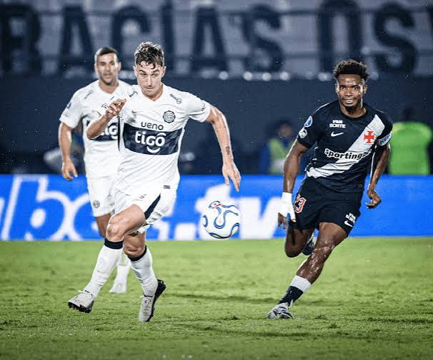 Vasco goleia Olimpia de virada no Paraguai e avan&ccedil;a na Sul-Americana