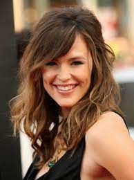 Coiffures à frange et franges tendance 2016. Coiffure Avec Frange En 25 Idees Pour Tout Type De Cheveux Coiffure Frange Coiffure Facile Coiffure