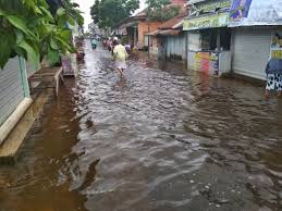 Aksi meliputi penyedotan air di beberapa rumah. Aksi Cepat Tanggap News Berita Kemanusiaan