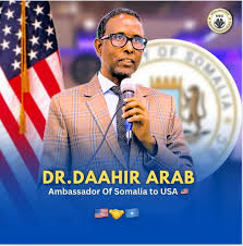 Garowe - Dahir Carab oo gudooomiyaha Jaamacadda Simad ahaa ayaa laga dhigay  Safiirka Soomaaliya ee Mareykanka. 2dii June, ayuu Garowe Online soo qoray  magacaabistiisa. Dahir ayaa ah shaqi aad ugu dhaw Xasan