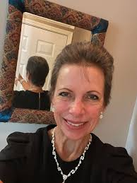 Hi, all! I just wanted to introduce myself and share a photo I took. I've  been living the keto lifestyle since mid-August 2022. I reached my goal in  April, but have actually