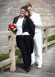 4 hochzeiten und eine traumreise: Nicole Und Sabrina Mit Outfit Von Helen Zwischen Tull Und Tranen Facebook