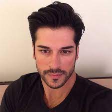 Yüz şeklinin daha uzun ve geniş görünmesini istiyorsan kalın bıyık ve uzun sakal stilini tercih etmelisin. Gq Olarak Favori Sakal Ve Biyik Modellerimiz