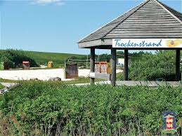 Ein Strand Hinter Dem Deich Der Trockenstrand In Upleward Diemitdemleuchtturm Www Greetsiel De Cc By Nc 3 0 De Ferien Orte Veranstaltung