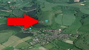 Provides directions, interactive maps, and satellite/aerial imagery of many countries. Google Maps Mann Schweift Bei Google Earth Uber England Und Macht Eine Merkwurdige Entdeckung Welt