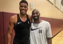 Και σε τι βαθμό η απάντησή μας επηρεάζει την ερωτική. Kompi Mpraiant Otan Apo8ewne Ton Giannh Antetokoynmpo In Gr