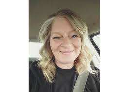 Laura Clemons's Instagram, Twitter & Facebook