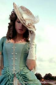 الموضة الفيكتورية الاناقة في العصر الفيكتوري Victorian Women Fashion Historical Dresses