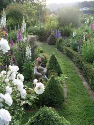 Suchen sie rasenkante metall bei den großen preisvergleich portalen gleichzeitig! Tipps Fur Eine Pflegeleichte Rasenkante Mein Schoner Garten