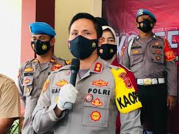 What does tukang perahu mean in english? Polisi Dalami Kepemilikan Air Soft Gun Tukang Ojek Penodong Republika Online