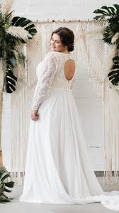 Back Key Hole Details In Plus Size Boho Wedding Dress With Unique Geometric Lace Mar Plus Size Wedding Dresses With Sleeves Wedding Dresses Boho Wedding Dress