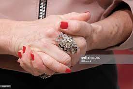 Hilaria Baldwin And Kyle Richards Visit Extra News Photo Kyle Richards Kyle Beautiful Jewelry