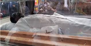 The casket in a motorcade arrived at the … N7mhxpfiqb8vgm